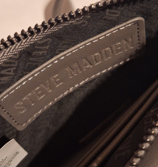 Steve Madden Wristlet NWT Gray Quilt Herringbone Magnetic Snap Latch - Picture 5 of 7